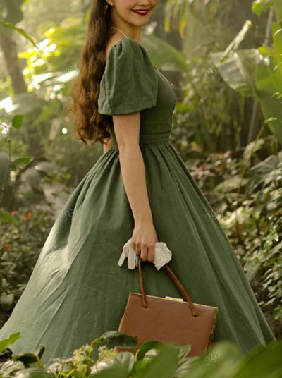 Vestido verde mangas abullonadas escote tipo Reina Ana