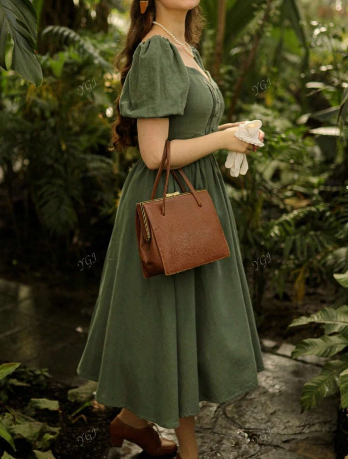 Vestido verde mangas abullonadas escote tipo Reina Ana