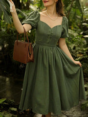 Vestido verde mangas abullonadas escote tipo Reina Ana